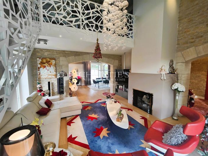 Image No.8-5 Bed House for sale