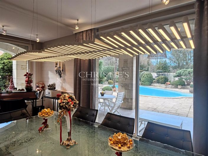 Image No.8-5 Bed House for sale