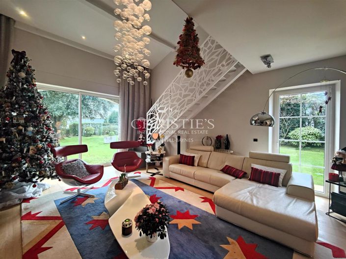 Image No.9-5 Bed House for sale