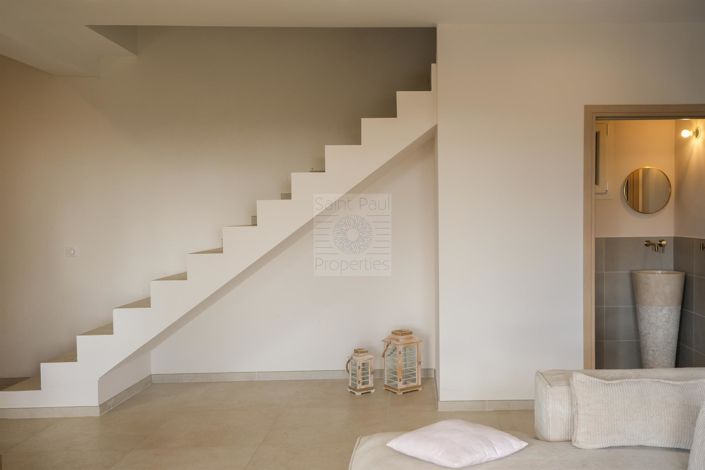 Image No.17-4 Bed House for sale