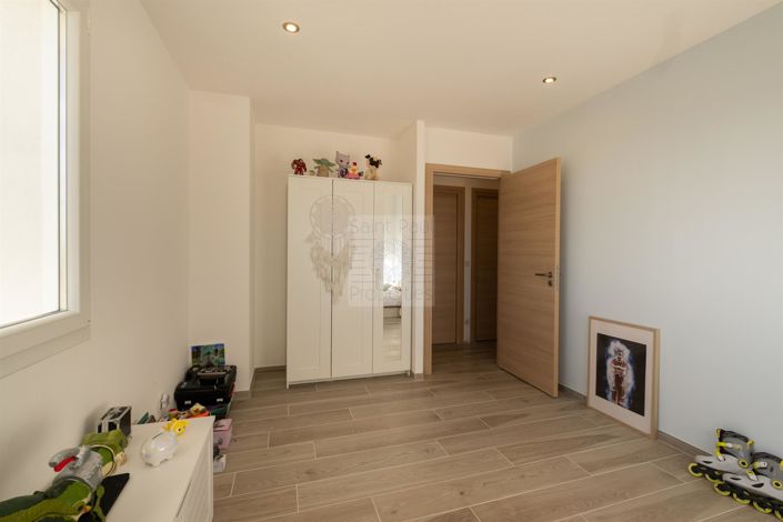 Image No.23-4 Bed House for sale