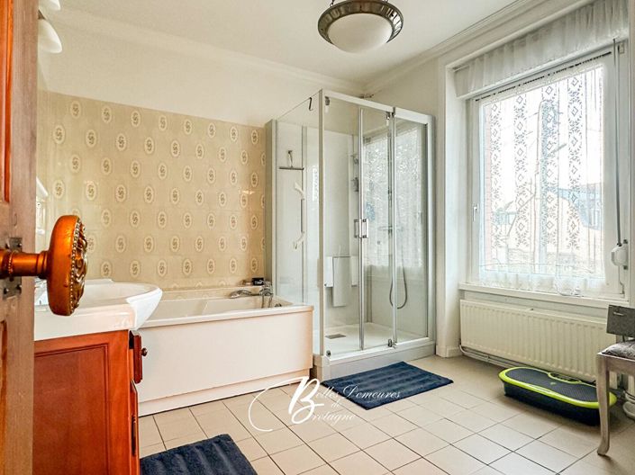 Image No.12-5 Bed House for sale