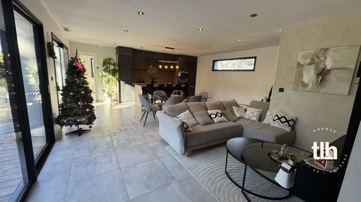 Image No.10-4 Bed House for sale