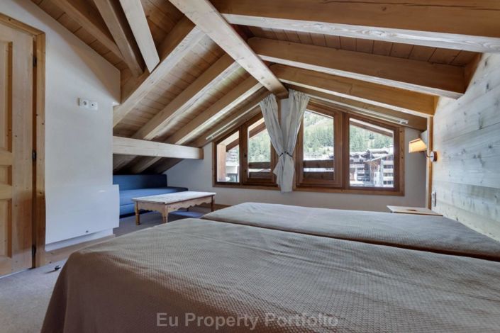 Image No.4-16 Bed House for sale