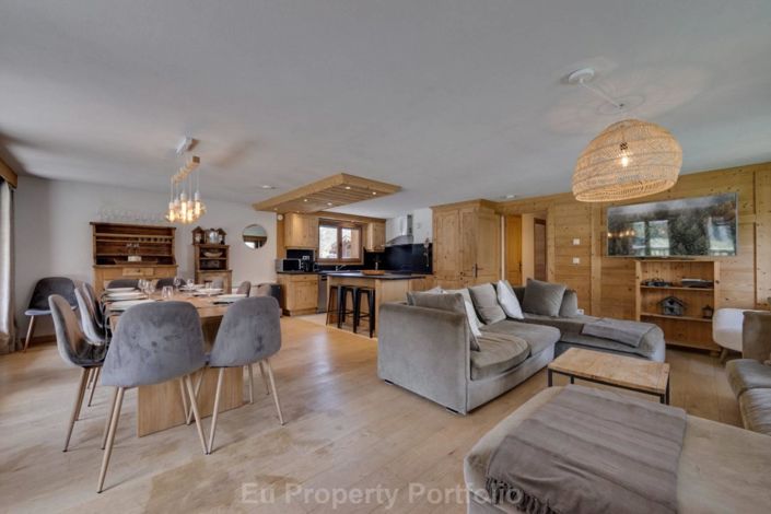 Image No.5-16 Bed House for sale