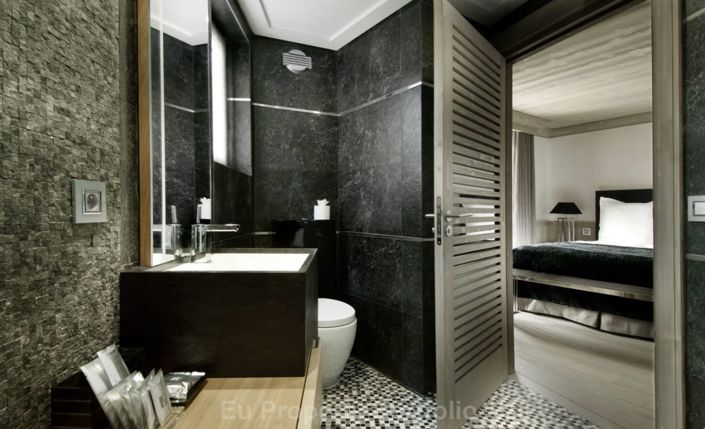 Image No.8-5 Bed House for sale