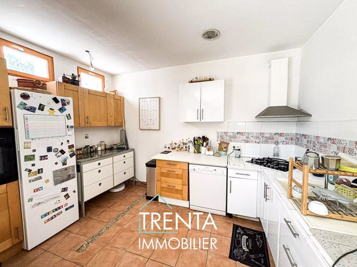 Image No.10-3 Bed House for sale