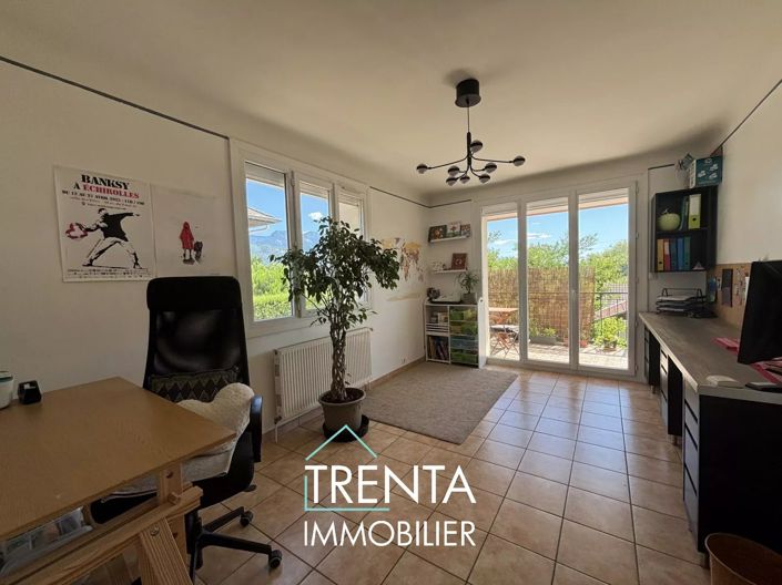 Image No.11-3 Bed House for sale