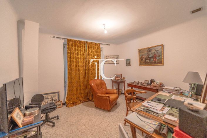 Image No.12-5 Bed House for sale