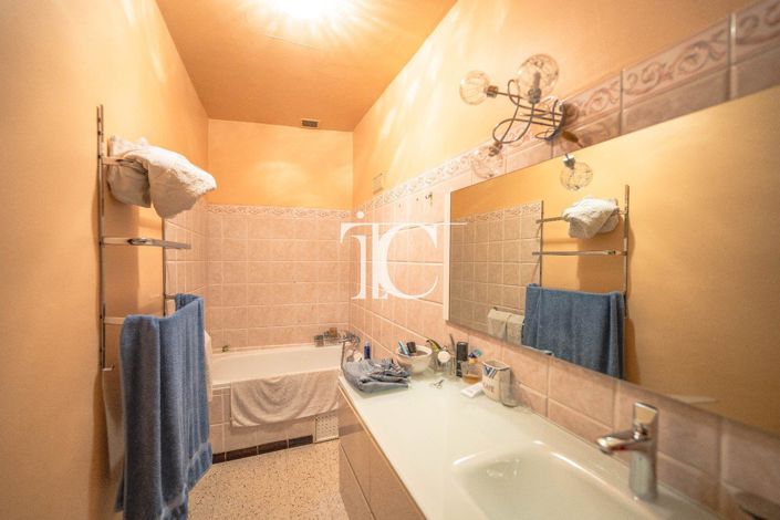 Image No.13-5 Bed House for sale