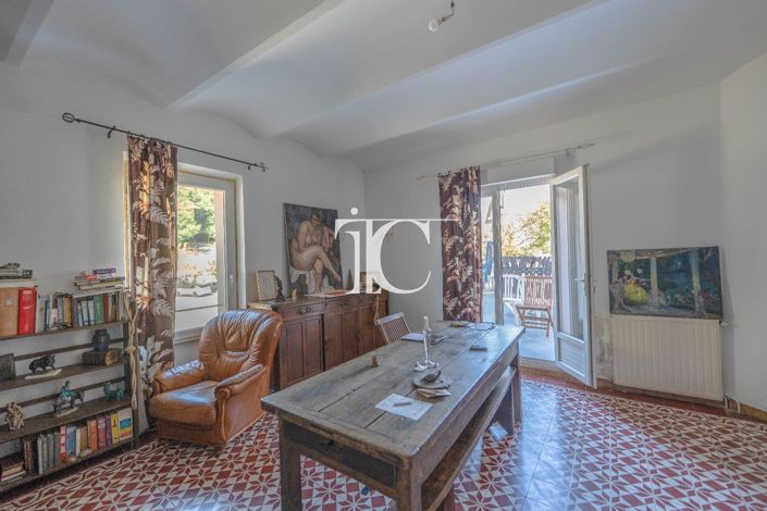 Image No.6-5 Bed House for sale