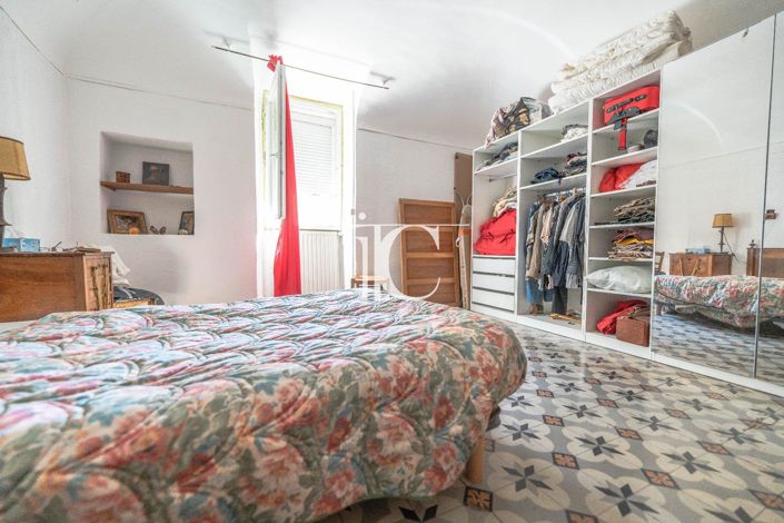 Image No.9-5 Bed House for sale