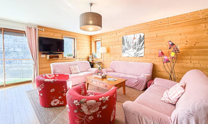 Image No.8-5 Bed House for sale