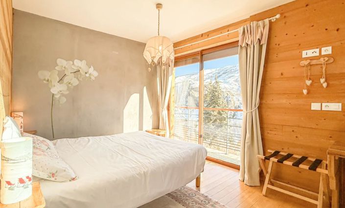 Image No.9-5 Bed House for sale