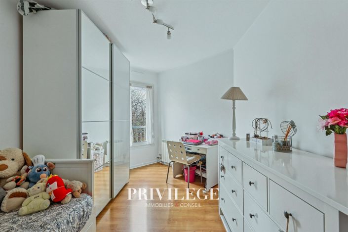 Image No.10-3 Bed Apartment for sale