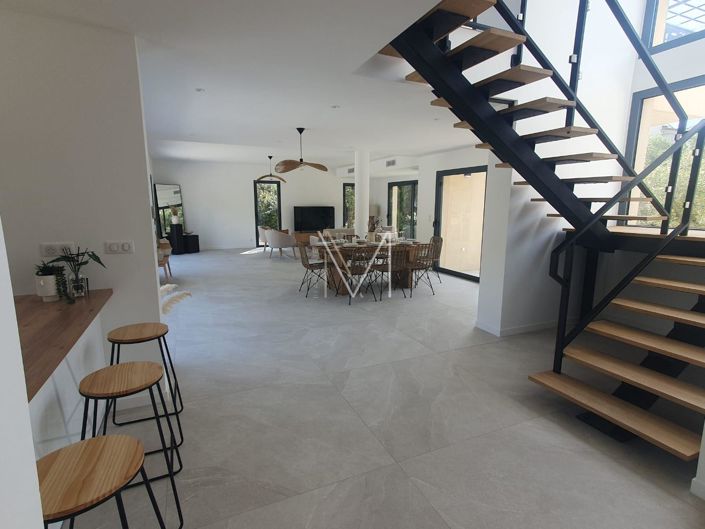 Image No.12-5 Bed House for sale