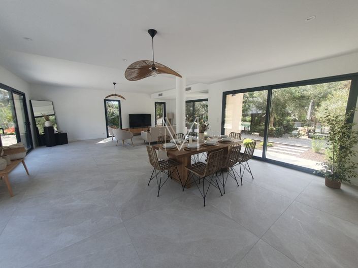 Image No.14-5 Bed House for sale