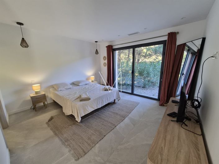 Image No.15-5 Bed House for sale