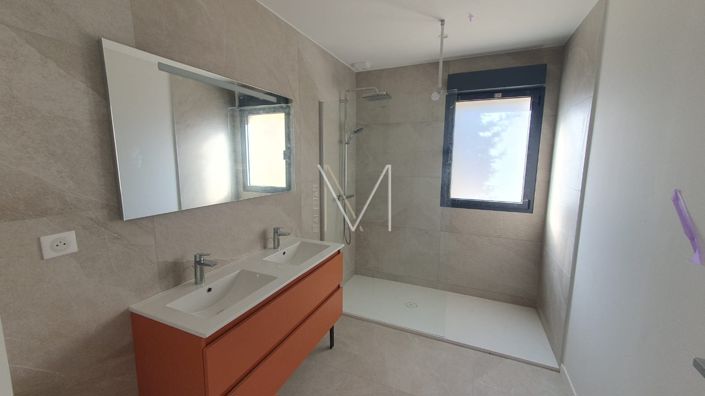 Image No.16-5 Bed House for sale