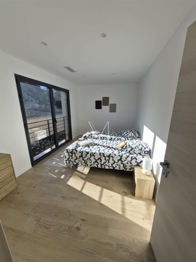 Image No.19-5 Bed House for sale