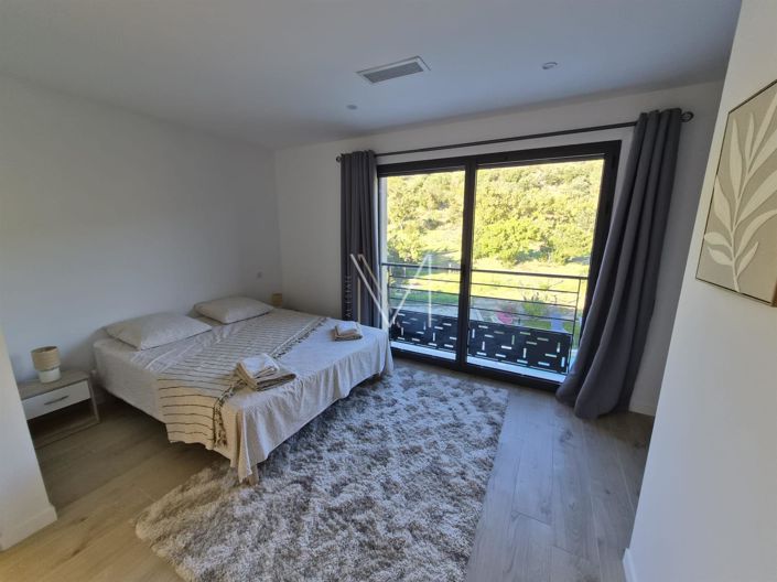 Image No.21-5 Bed House for sale