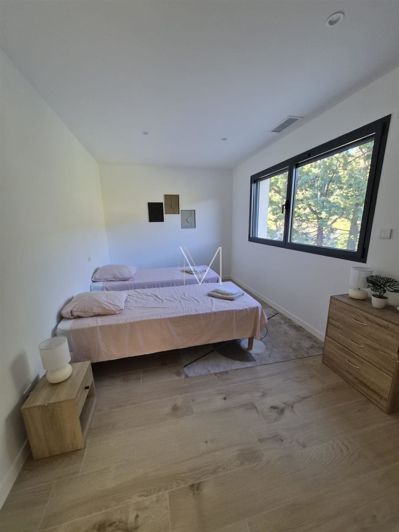 Image No.24-5 Bed House for sale