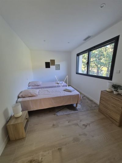 Image No.24-5 Bed House for sale