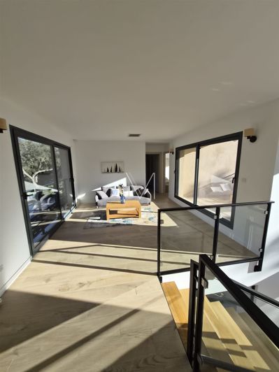 Image No.26-5 Bed House for sale