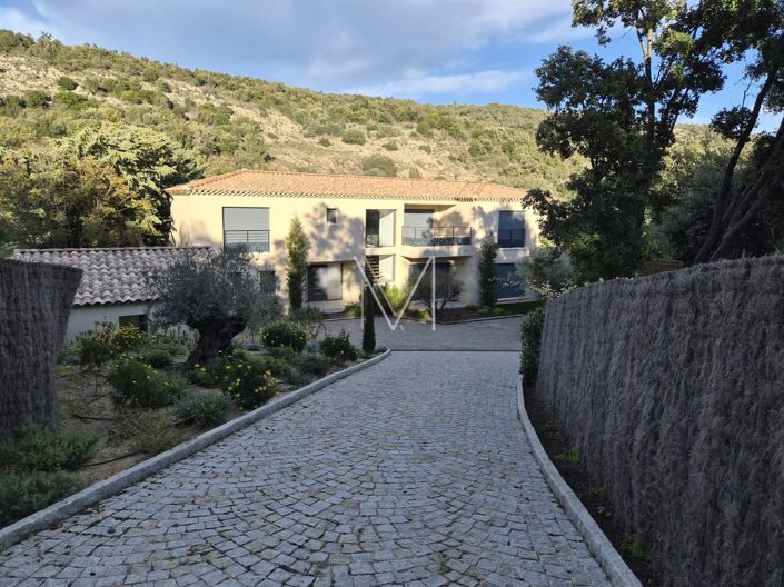 Image No.29-5 Bed House for sale