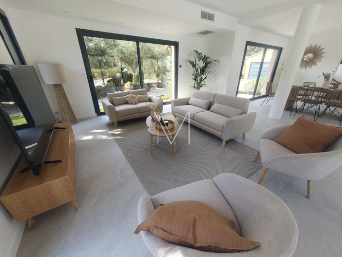 Image No.3-5 Bed House for sale