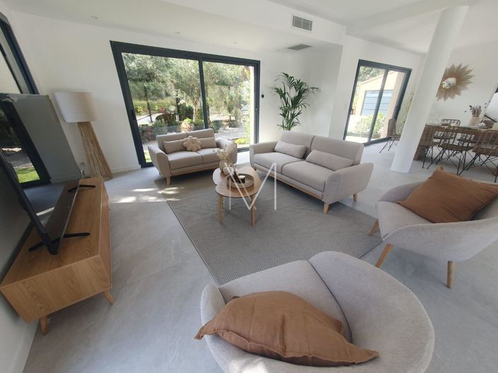 Image No.6-5 Bed House for sale