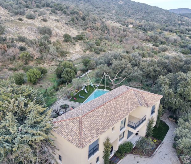 Image No.8-5 Bed House for sale