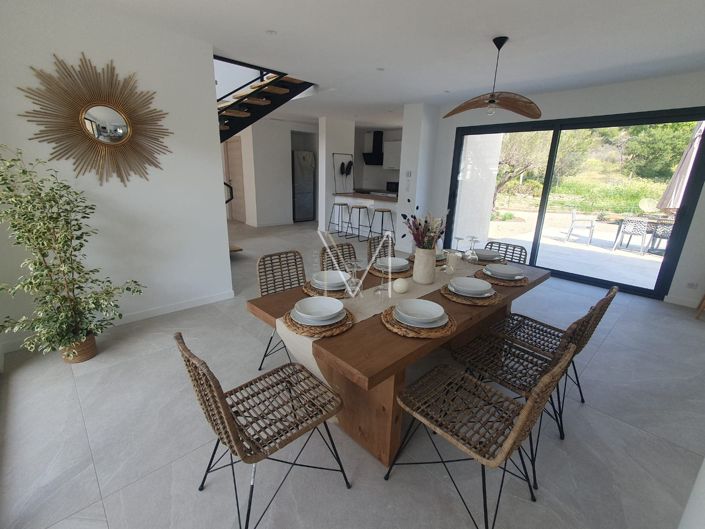 Image No.9-5 Bed House for sale