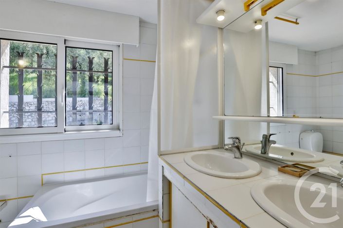 Image No.17-6 Bed House for sale