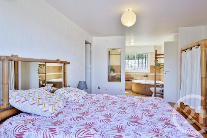 Image No.18-6 Bed House for sale