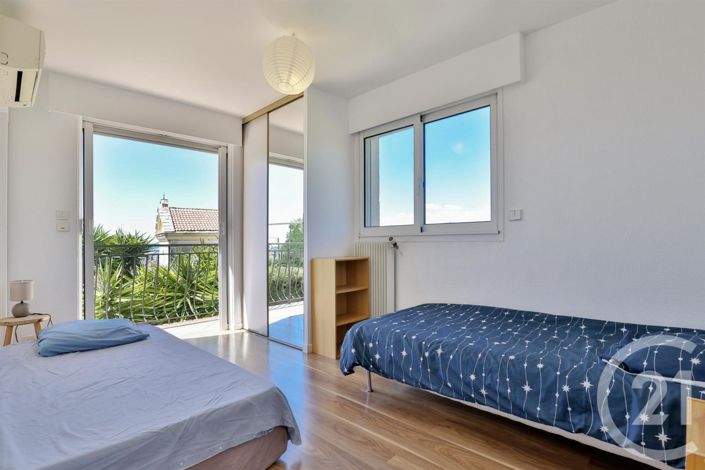 Image No.19-6 Bed House for sale