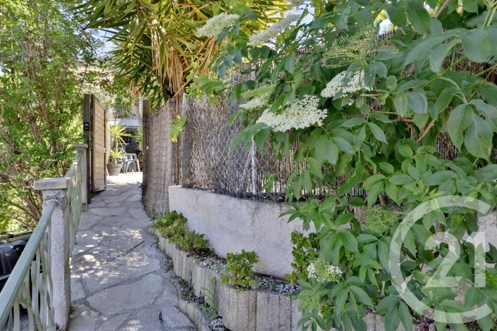 Image No.4-6 Bed House for sale