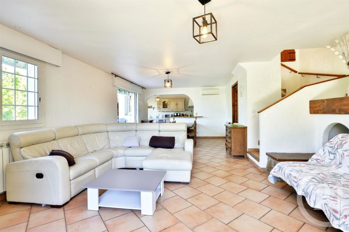 Image No.8-6 Bed House for sale