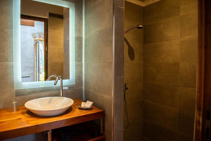 Image No.24-7 Bed House for sale