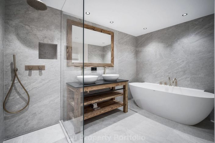 Image No.12-5 Bed House for sale