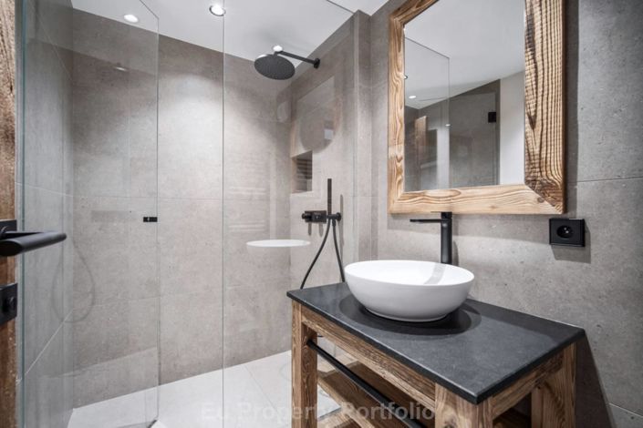 Image No.14-5 Bed House for sale