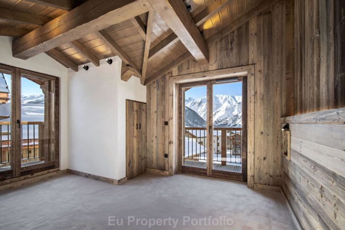 Image No.8-5 Bed House for sale