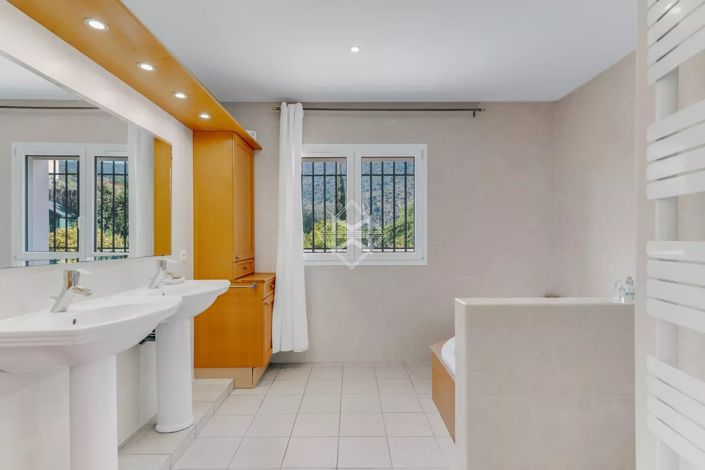 Image No.11-3 Bed House for sale
