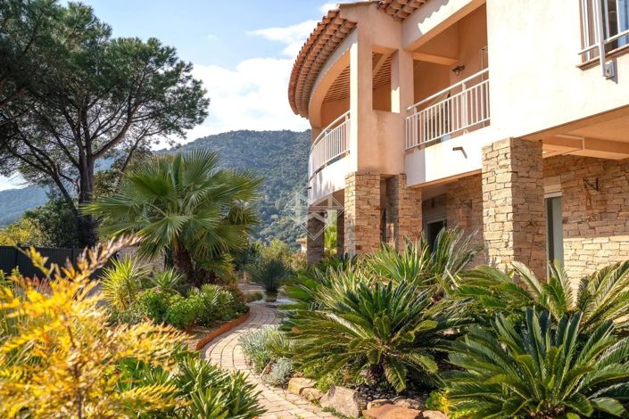Image No.15-3 Bed House for sale