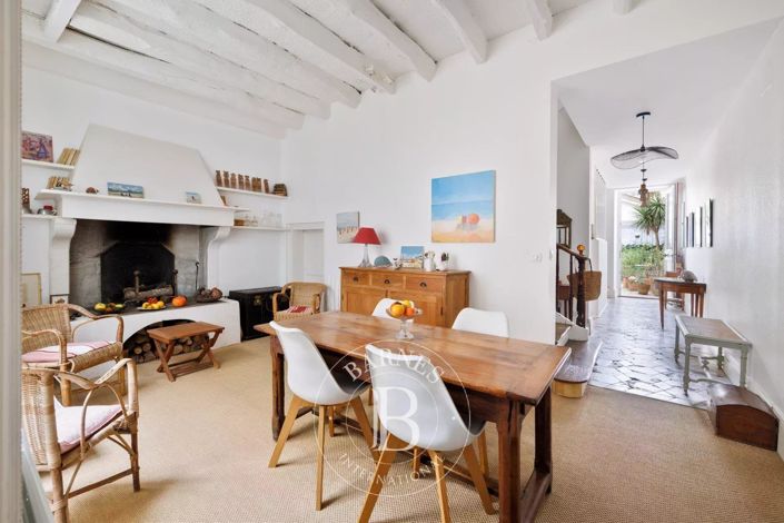 Image No.10-3 Bed House for sale