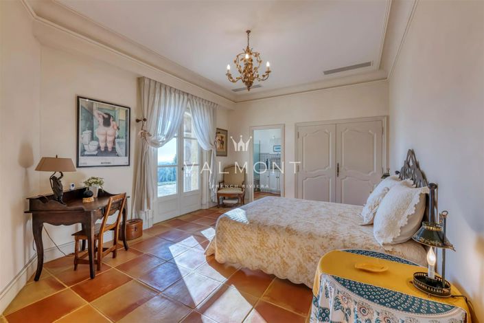 Image No.14-6 Bed House for sale