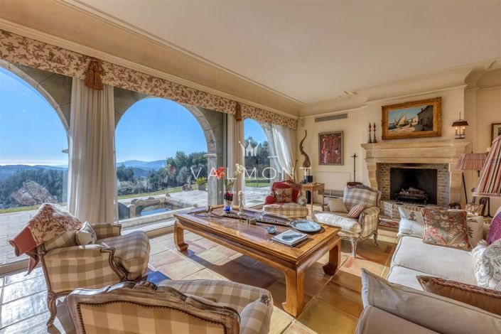 Image No.6-6 Bed House for sale