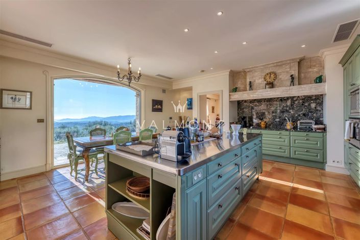 Image No.8-6 Bed House for sale