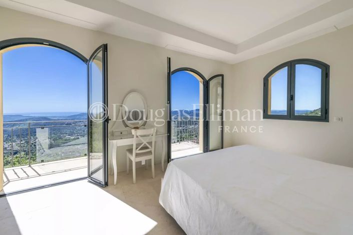 Image No.11-10 Bed House for sale