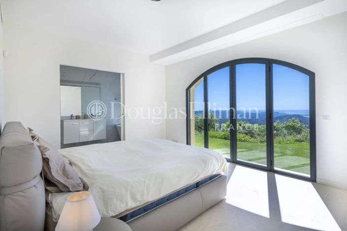 Image No.12-10 Bed House for sale